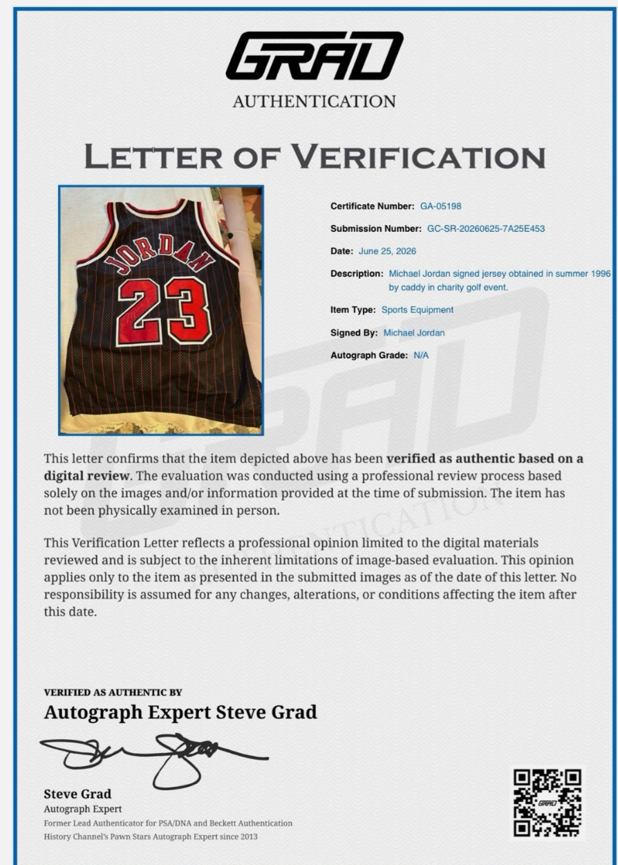 MICHAEL JORDAN SIGNED 1995-1996 BLACK PINSTRIPE BULLS JERSEY GRAD LOA AUTO SZ 44