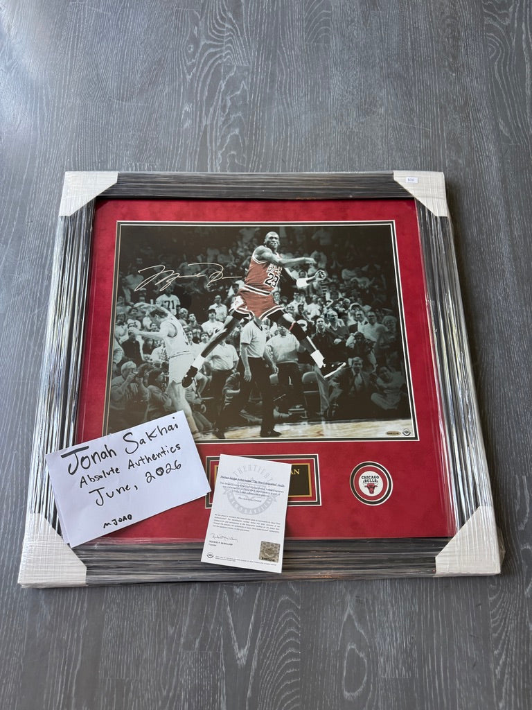 Michael Jordan Signed 16x20 The Shot Celebration - BAM22240 UDA with Card