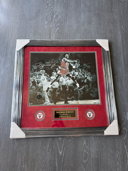 Michael Jordan Signed 16x20 The Shot Celebration - BAM22240 UDA with Card