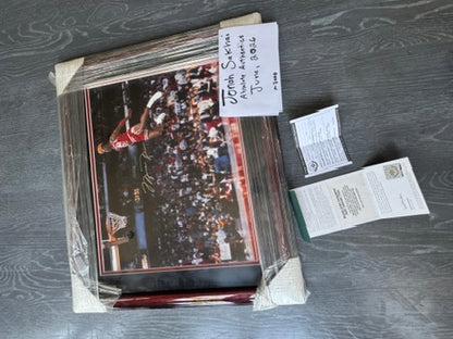Michael Jordan Signed Gatorade Dunk Photo 16x20 UDA with Card Framed