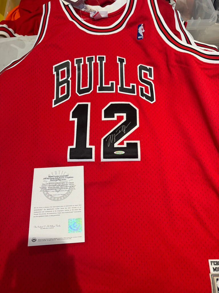 Michael Jordan Signed #12 UDA Jersey With card ( FILL IN)