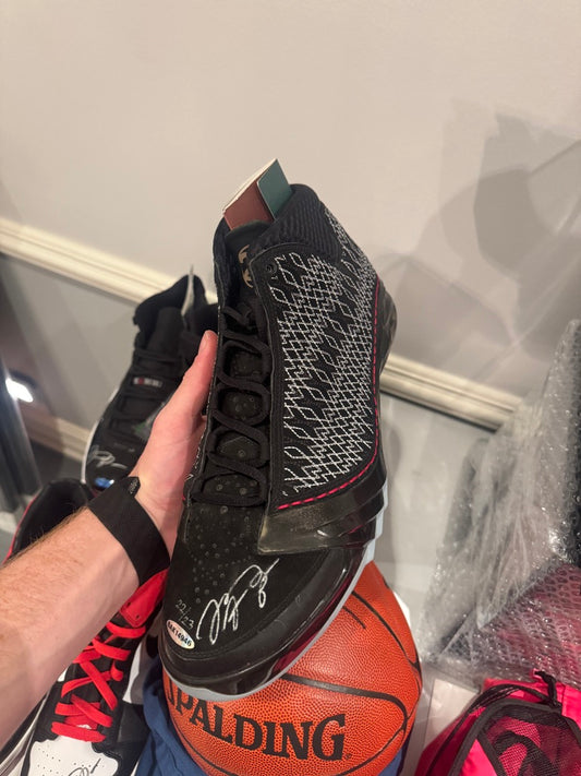 Michael Jordan Signed Shoe LE /23 With Card