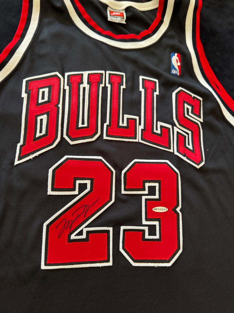 Michael Jordan Signed Black Retirment Black Nike Retirement Jersey - BAF94695