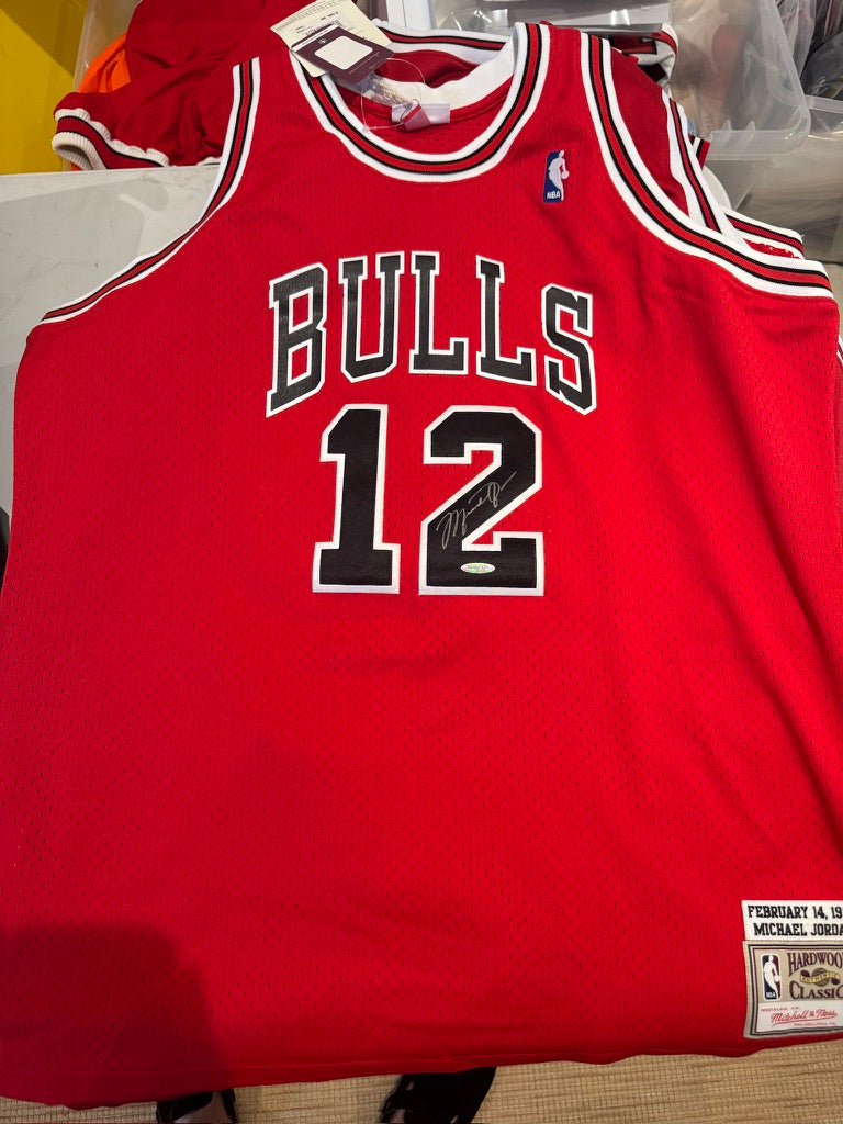 Michael Jordan Signed #12 UDA Jersey With card ( FILL IN)