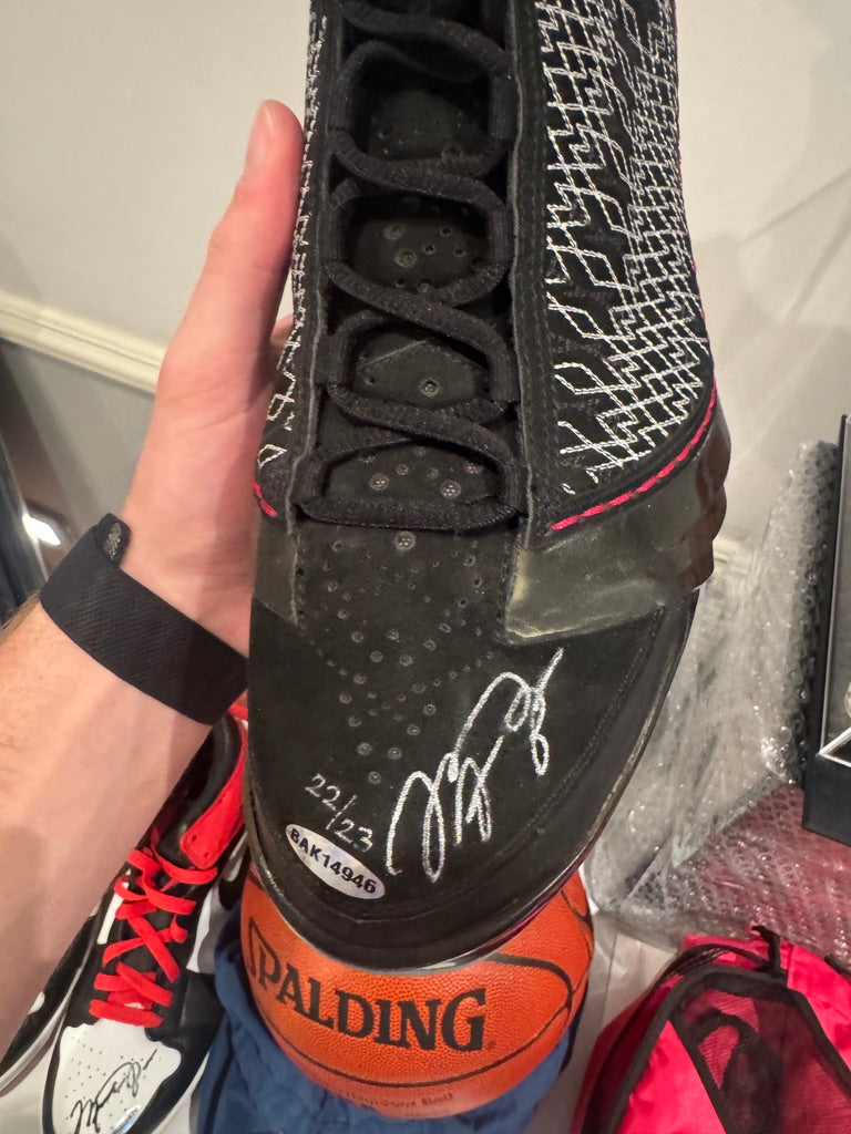 Michael Jordan Signed Shoe LE /23 With Card