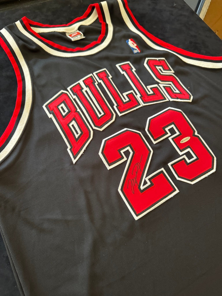 Michael Jordan Signed Black Retirment Black Nike Retirement Jersey - BAF94695