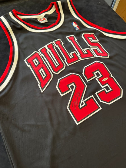 Michael Jordan Signed Black Retirment Black Nike Retirement Jersey - BAF94695