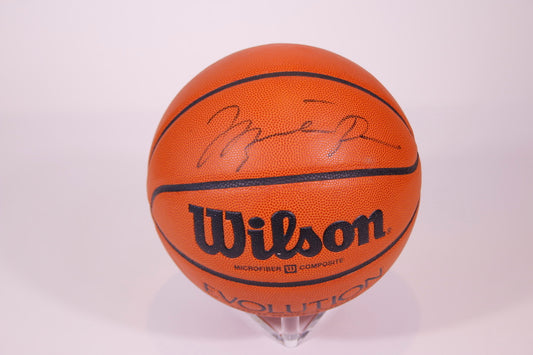 Michael Jordan Signed Basketball WIlson BECKETT LOA