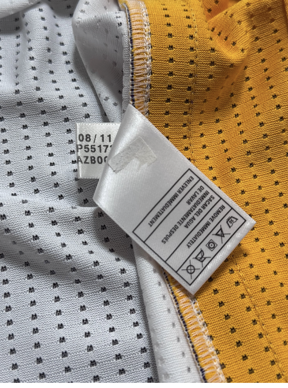 2011-12 Kobe Bryant LA Lakers Game Used/Issued Jersey