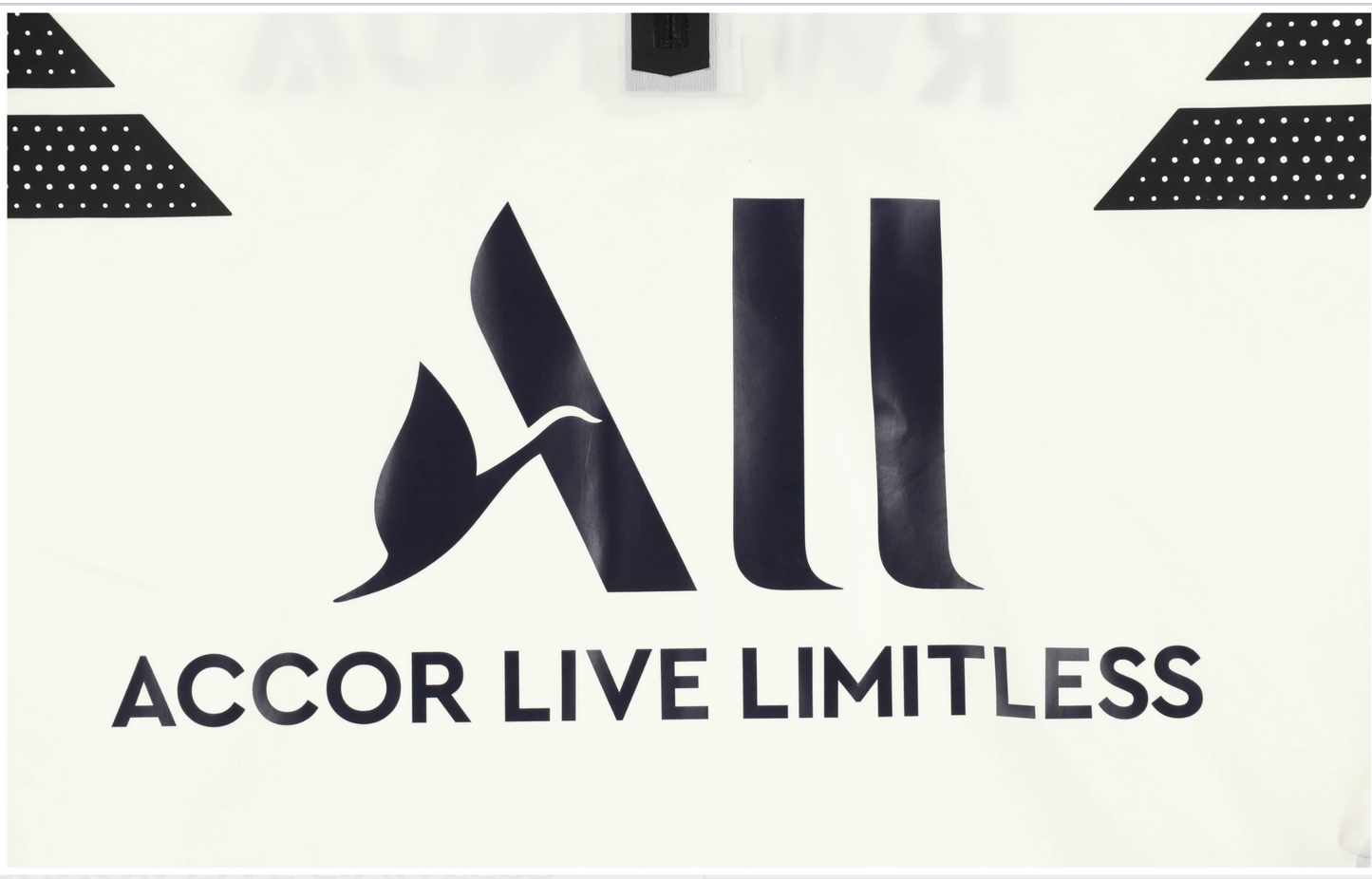 Lionel Messi 2021 22 Paris Saint Germain Half Zip Pullover Windbreaker Shirt Game Used/Game Issued MEARS LOA Authentic