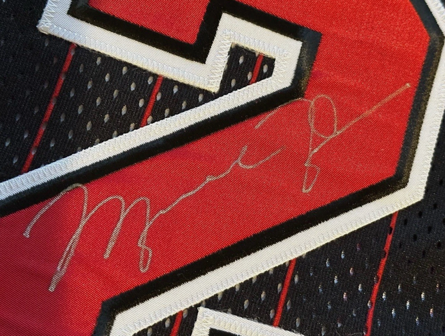 MICHAEL JORDAN SIGNED 1995-1996 BLACK PINSTRIPE BULLS JERSEY GRAD LOA AUTO SZ 44
