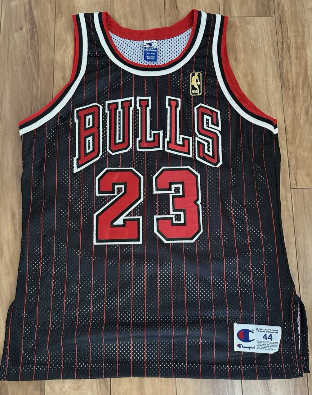 MICHAEL JORDAN SIGNED 1995-1996 BLACK PINSTRIPE BULLS JERSEY GRAD LOA AUTO SZ 44